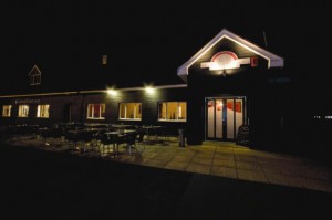 outside-third-crossing-restaurant-oulton-broad